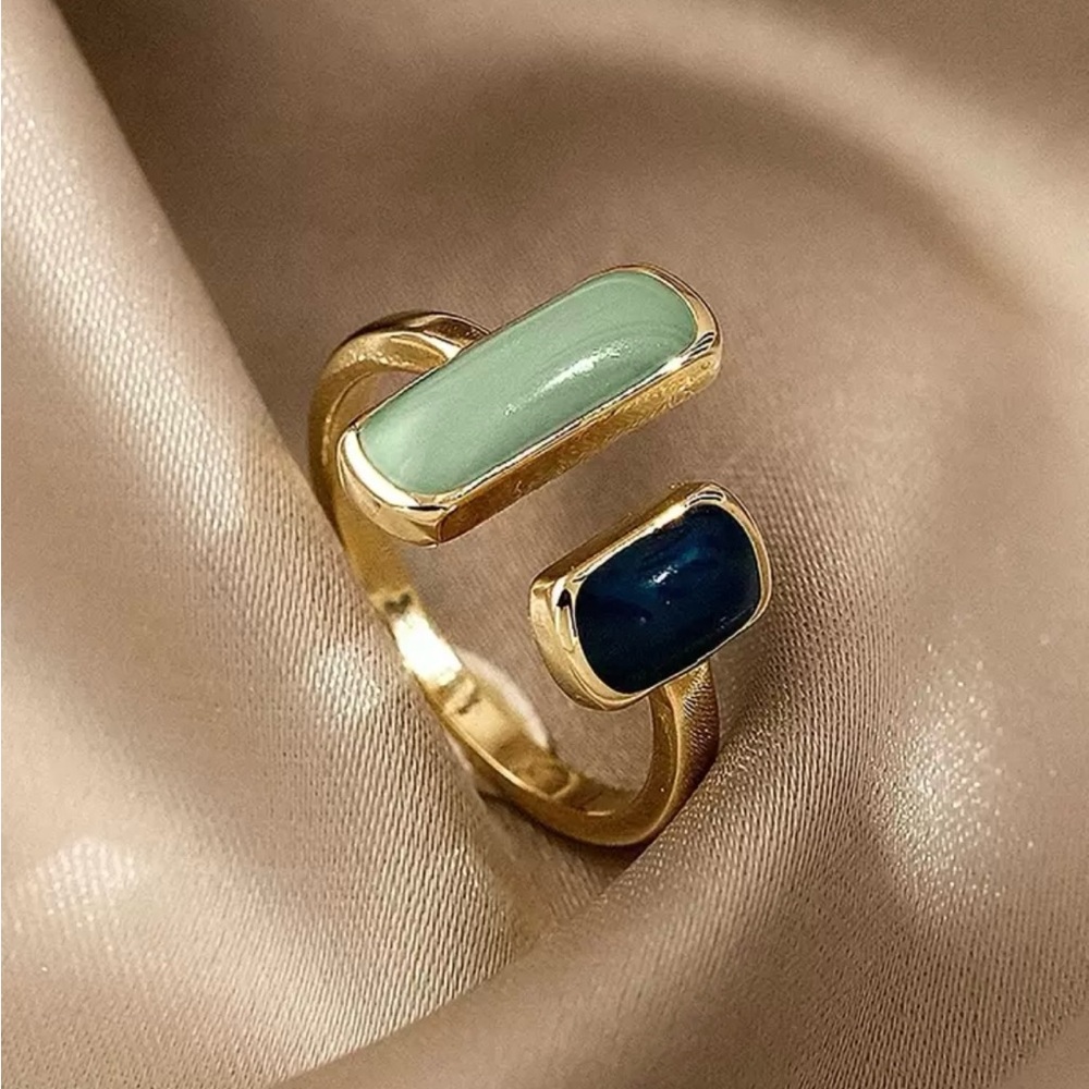14k Gold and Green Stone Adjustable Ring